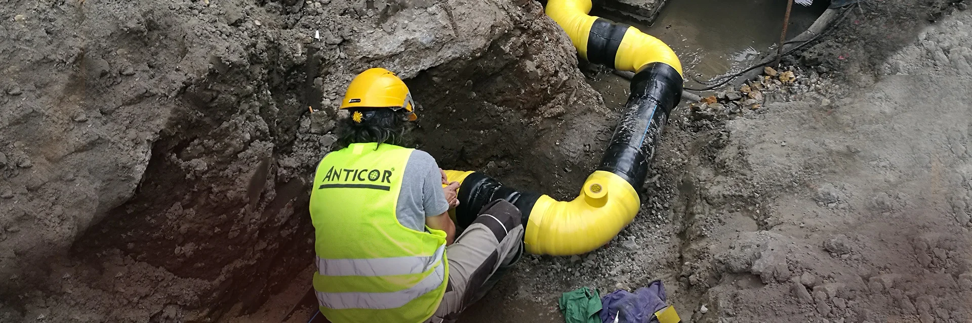 PROTIKOROZNÍ ZAJIŠTĚNÍ OBLOUKŮ PETROLÁTOVOU BANDÁŽÍ